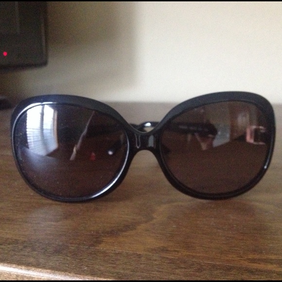 Fendi sunglasses 100% authentic - Picture 2 of 4